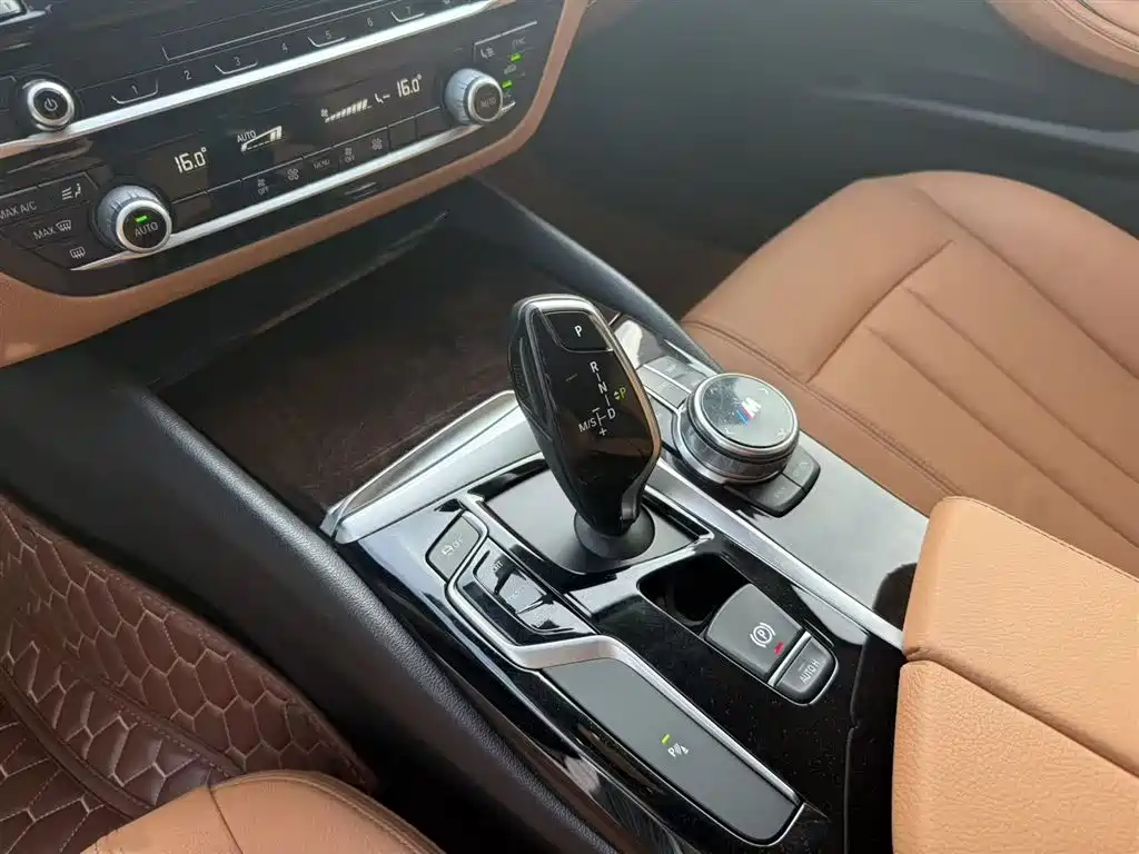 BMW 5 Series 2018 528Li Launch Special Edition фото 13