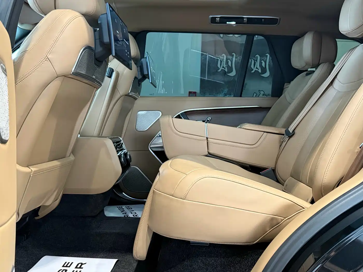 Land Rover Range Rover 2024 3.0 L6 400PS Exemplary Extended фото 18