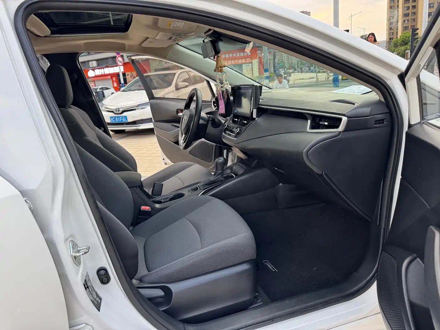 Photo 12 - Toyota Corolla