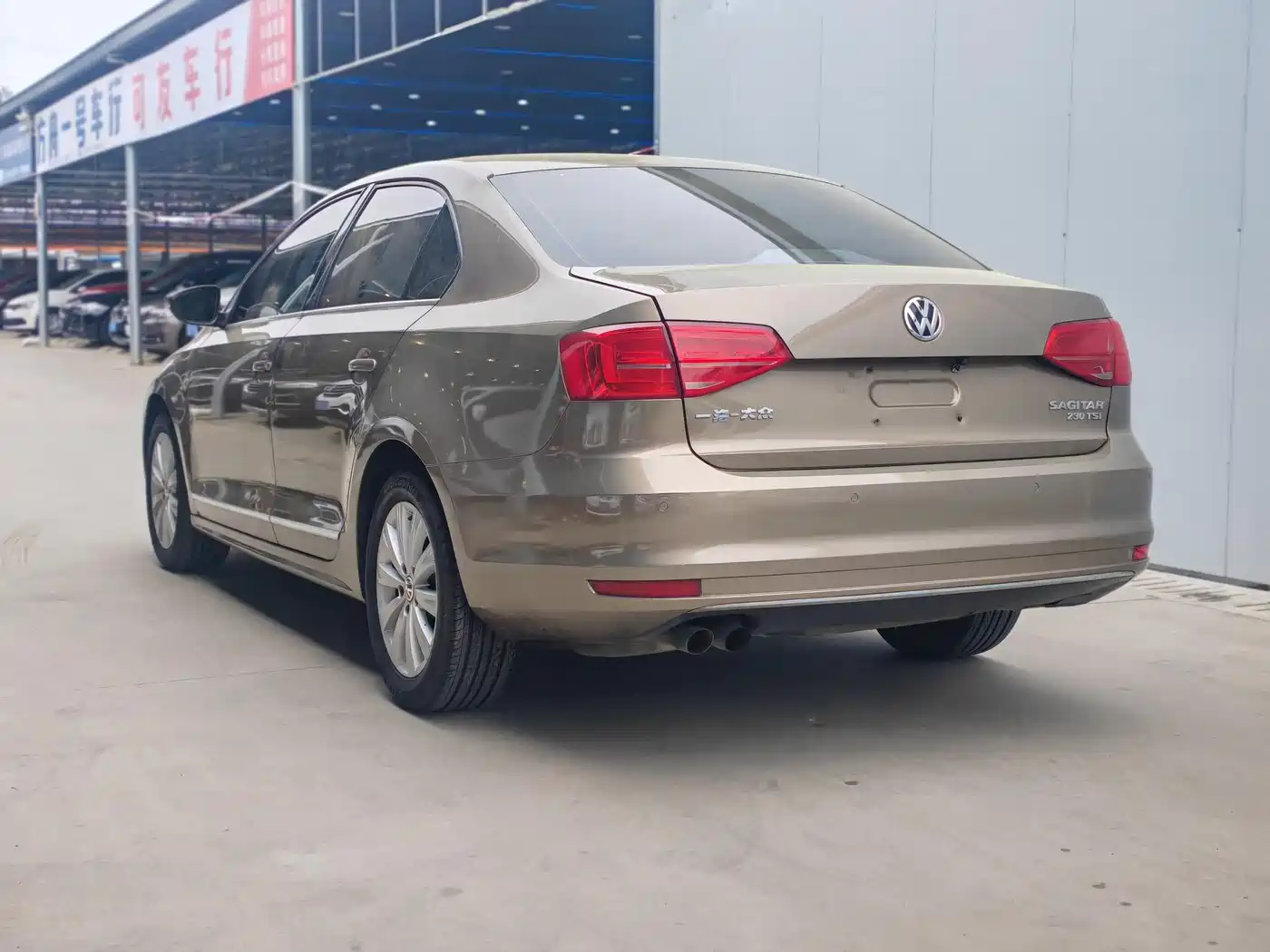 Volkswagen Sagitar 2015 230TSI Automatic Comfort фото 2