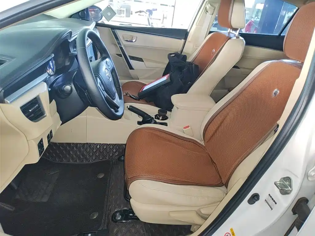 Toyota Corolla 2016 Dual Hybrid 1.8L E-CVT Elite Edition фото 15