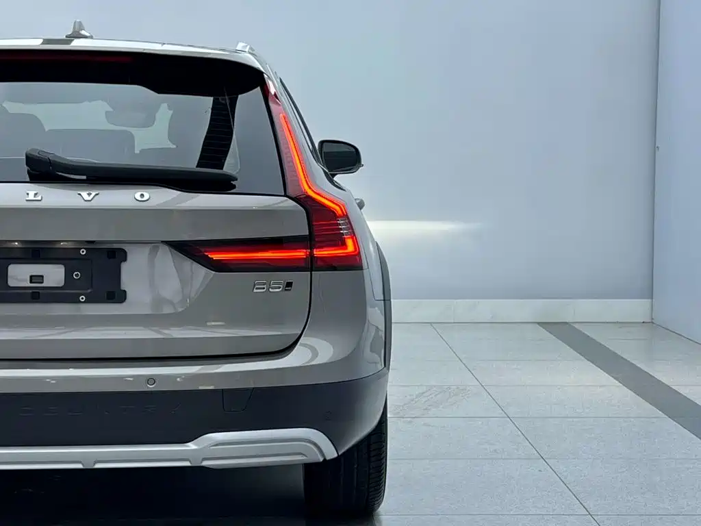 Фото 12 - Volvo V90