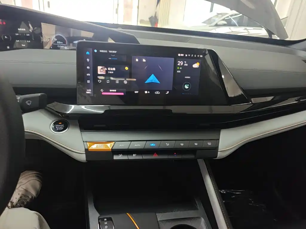 Changan UNI-V iDD 2025 2024 Blue Whale Smart iDD 136km Smart Cool