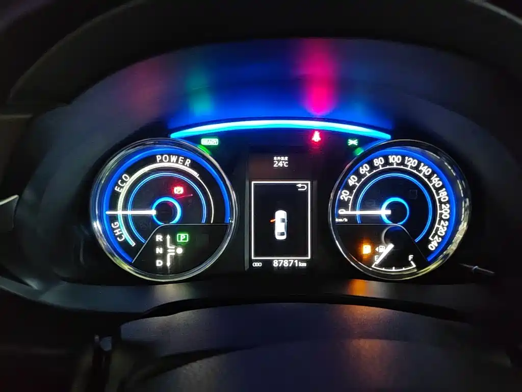 Toyota Corolla 2016 Dual Hybrid 1.8L E-CVT Elite Edition фото 12