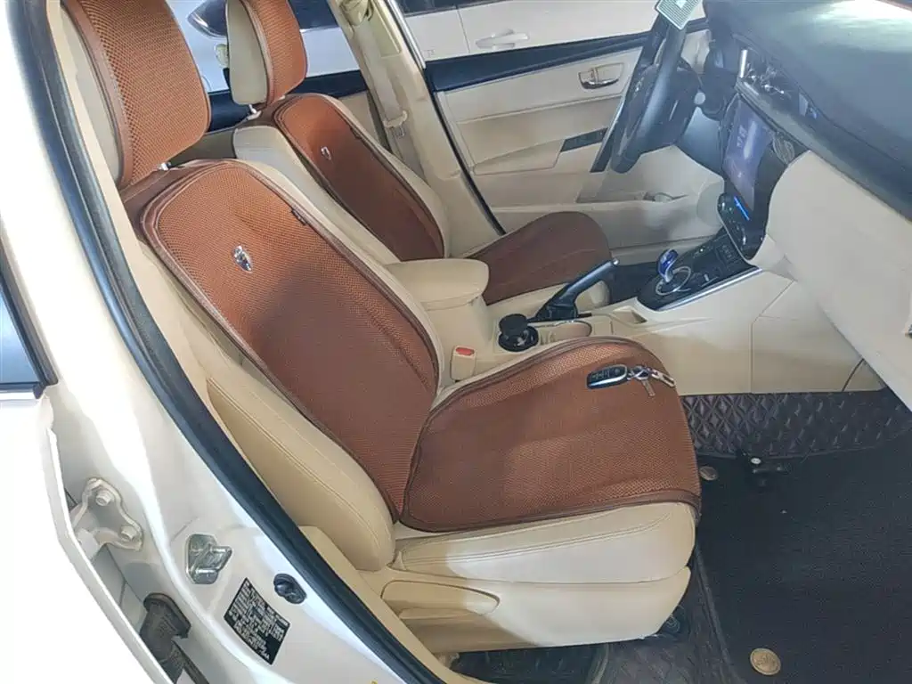 Toyota Corolla 2016 Dual Hybrid 1.8L E-CVT Elite Edition фото 25