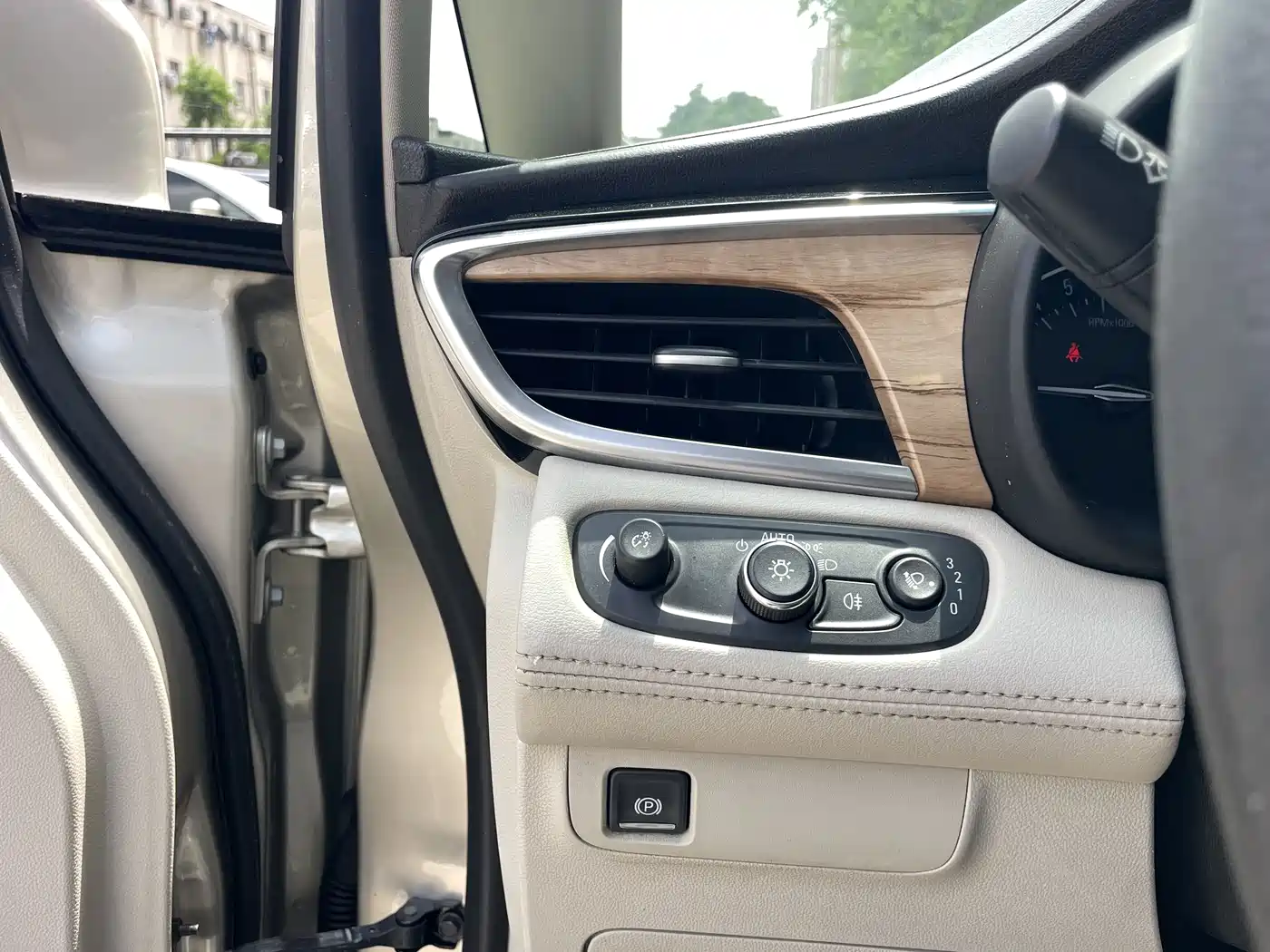 Buick GL8 2017 ES 28T Comfort Type China V фото 15