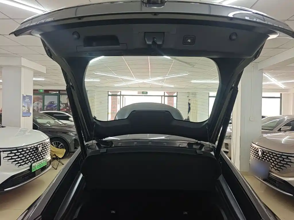 Changan UNI-V iDD 2025 2024 Blue Whale Smart iDD 136km Smart Cool