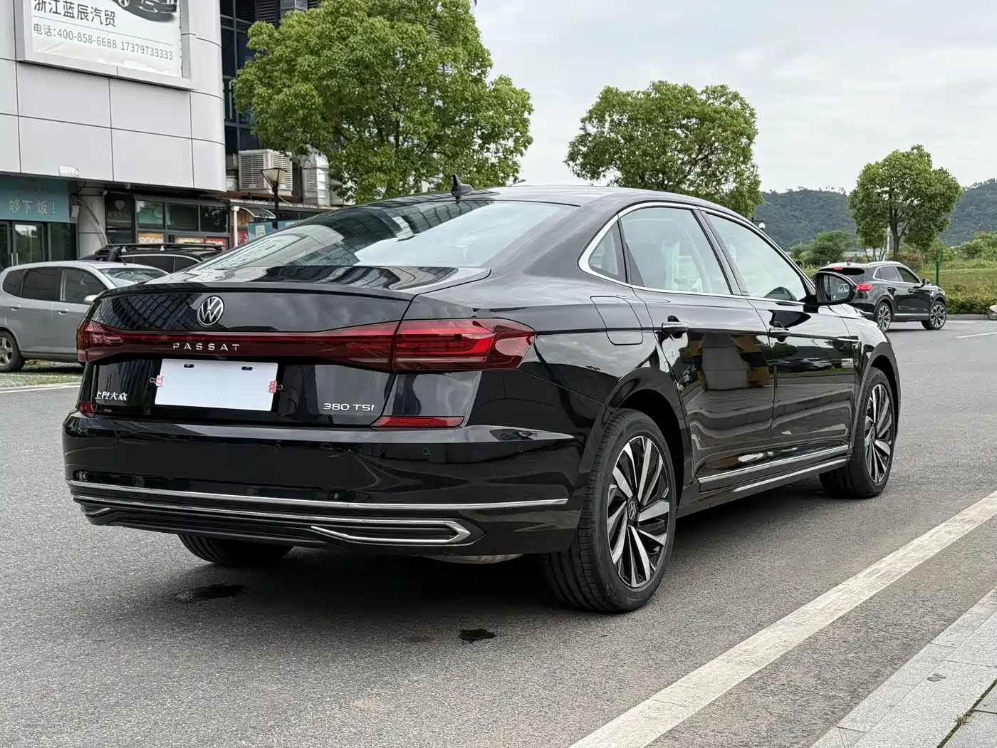 Volkswagen Passat 2025 Outstanding 380TSI Dragon Glory Edition фото 7