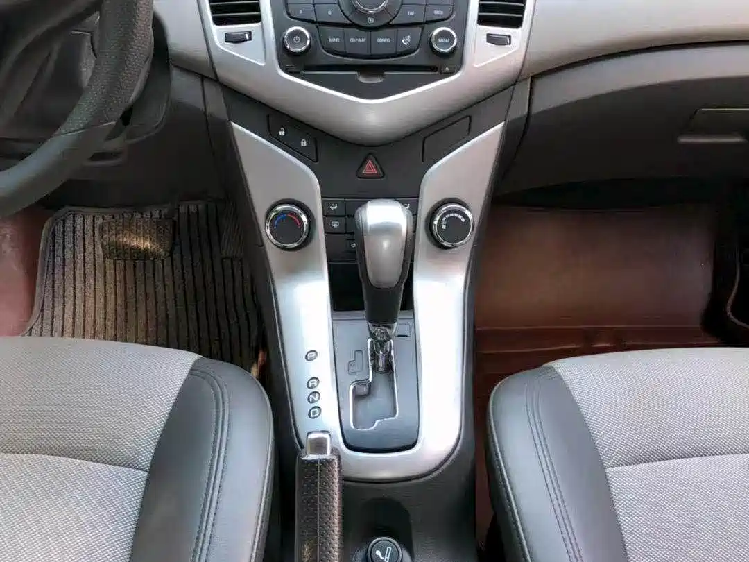 Chevrolet Cruze 2013 Model 1.8L SX AT фото 9
