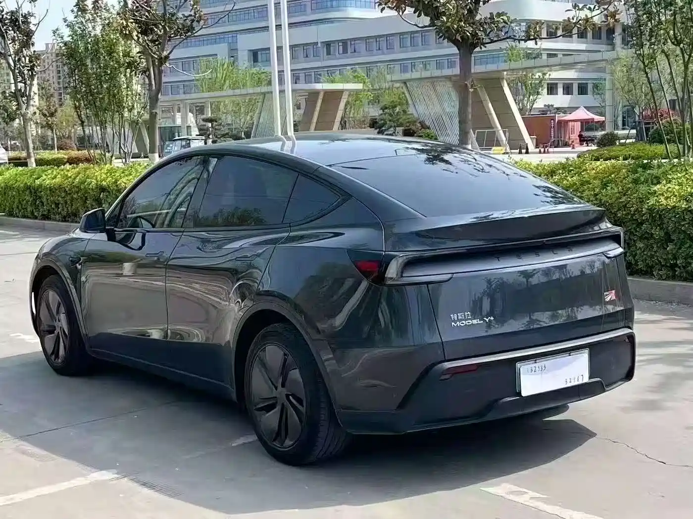 Photo 7 - Tesla Model Y