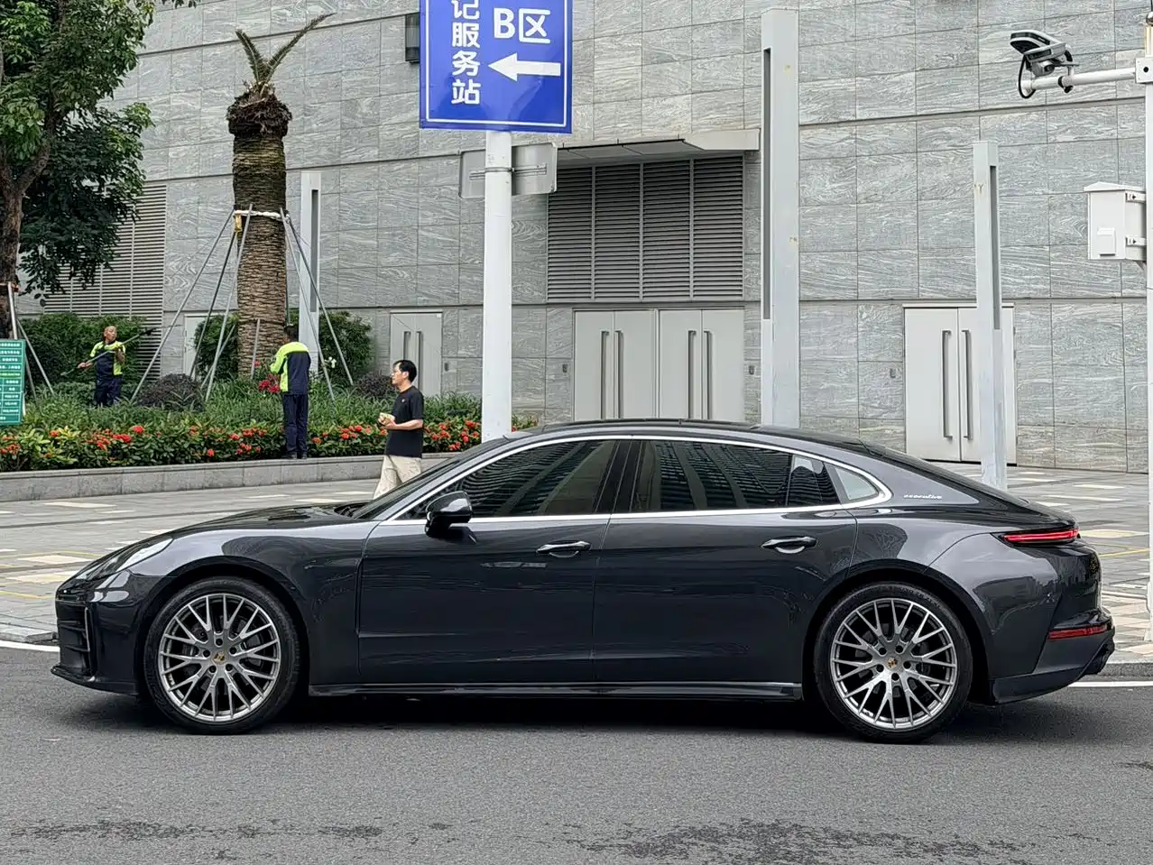 Фото 3 - Porsche Panamera