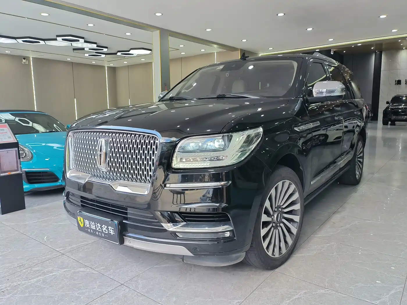 Фото 1 - Lincoln Navigator