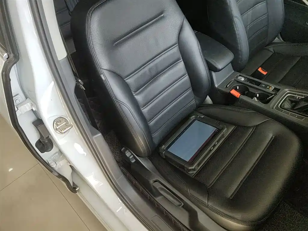 Volkswagen Golf 2016 1.6L Automatic Comfort фото 25