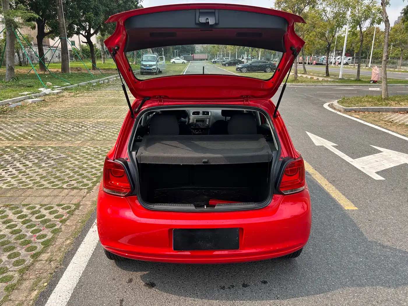 Volkswagen Polo 2013 1.6L Automatic Comfort Edition фото 11