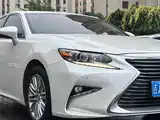 Photo 3 - Lexus ES