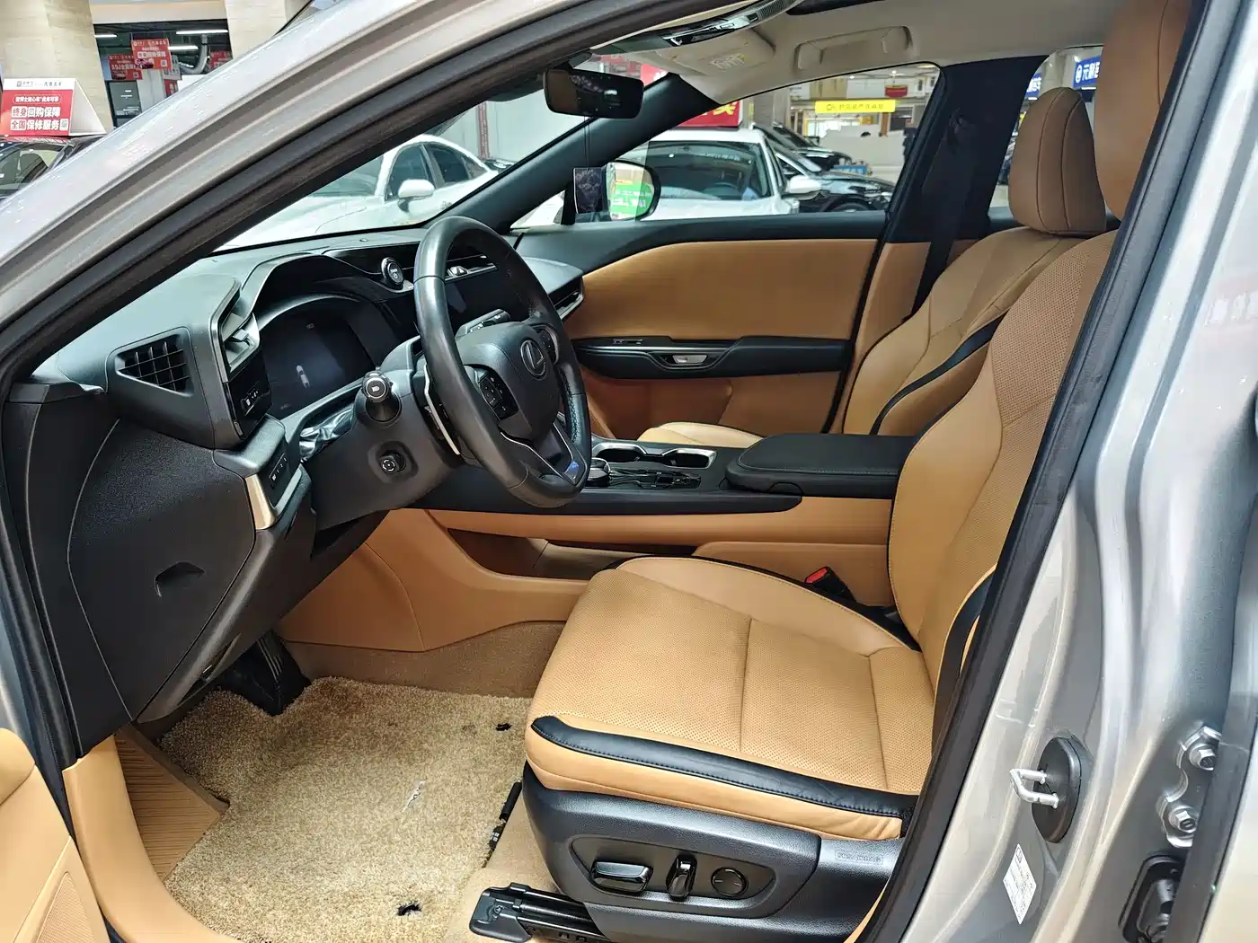 Lexus RZ 2023 450e 4WD Deluxe фото 10