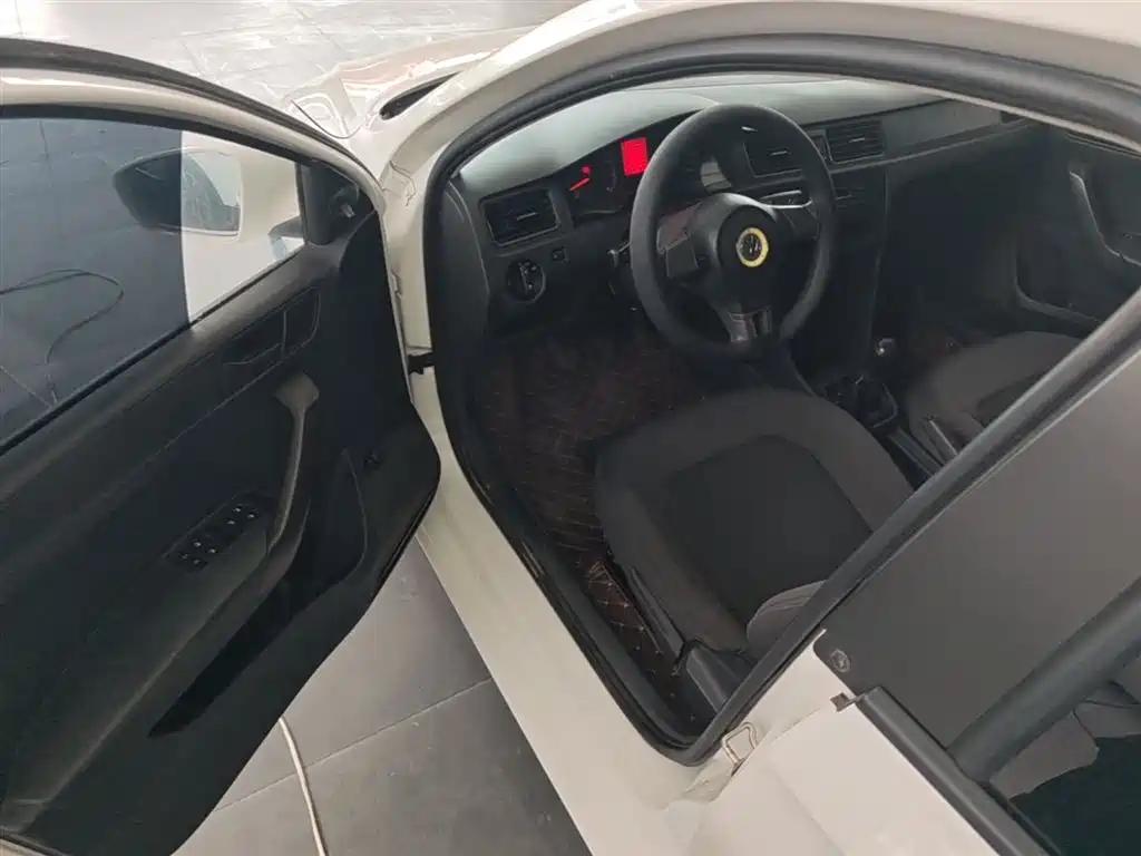 Volkswagen Santana 2015 1.6L Manual Trend Edition фото 16