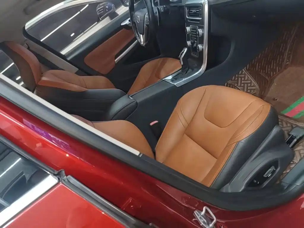 Фото 25 - Volvo V60