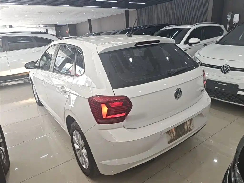 Volkswagen Polo 2019 Plus 1.5L Automatic Colorful Tech Edition фото 5
