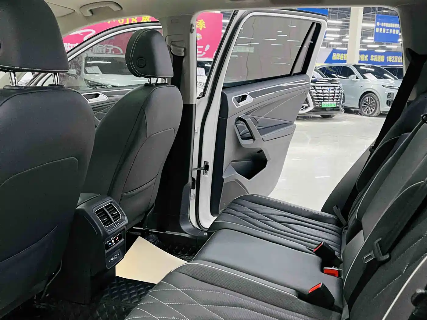 Volkswagen Tiguan L 2022 330TSI Auto 2WD R-Line Premium Edition фото 8