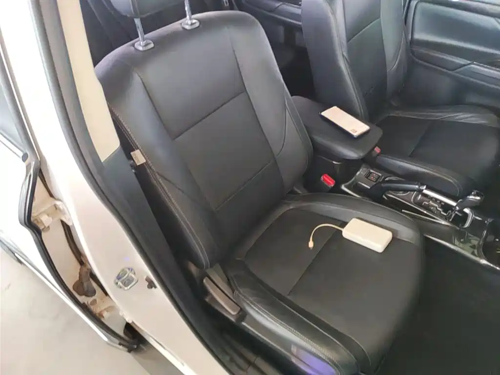 Mitsubishi Outlander 2016 2.4L 4WD Elite Edition 5-seater фото 25