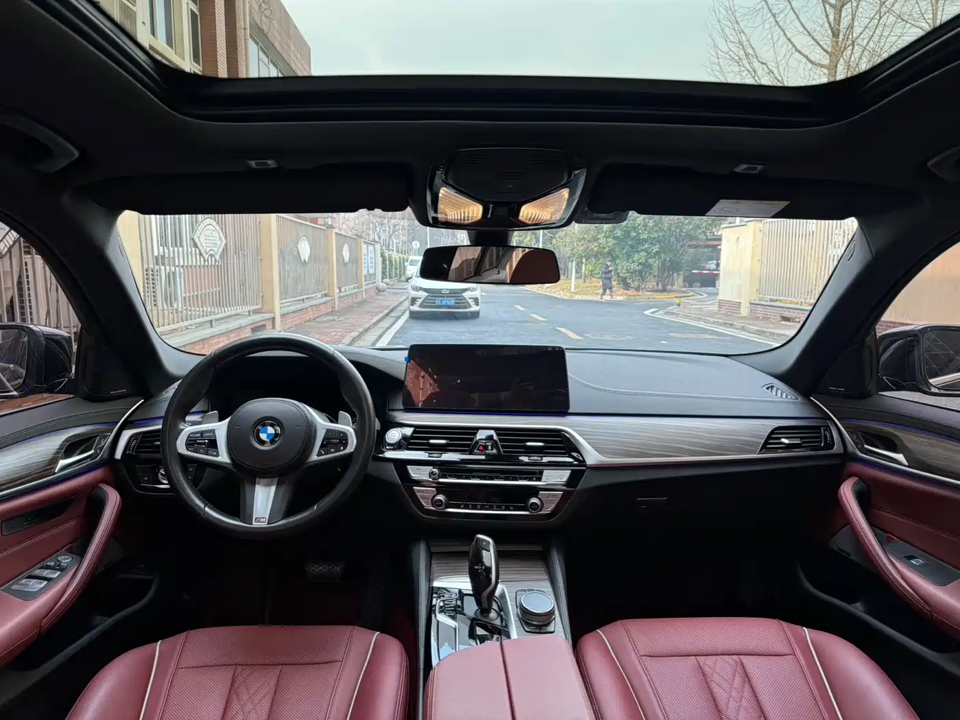 BMW 5 Series 2023 530Li Leading M Sport Package фото 7