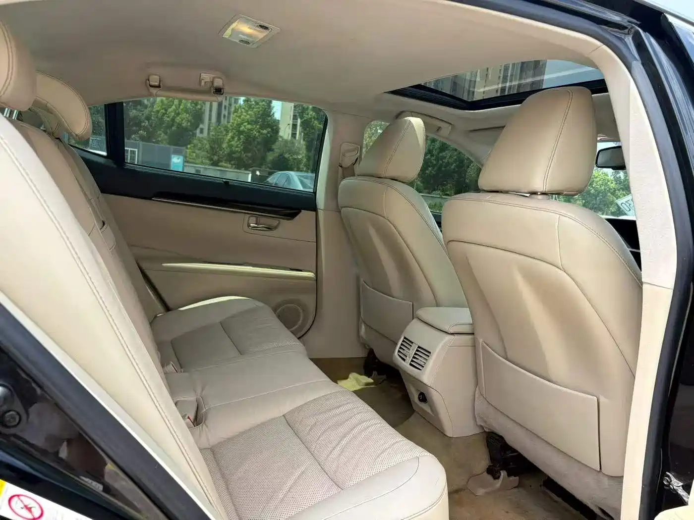 Фото 6 - Lexus ES