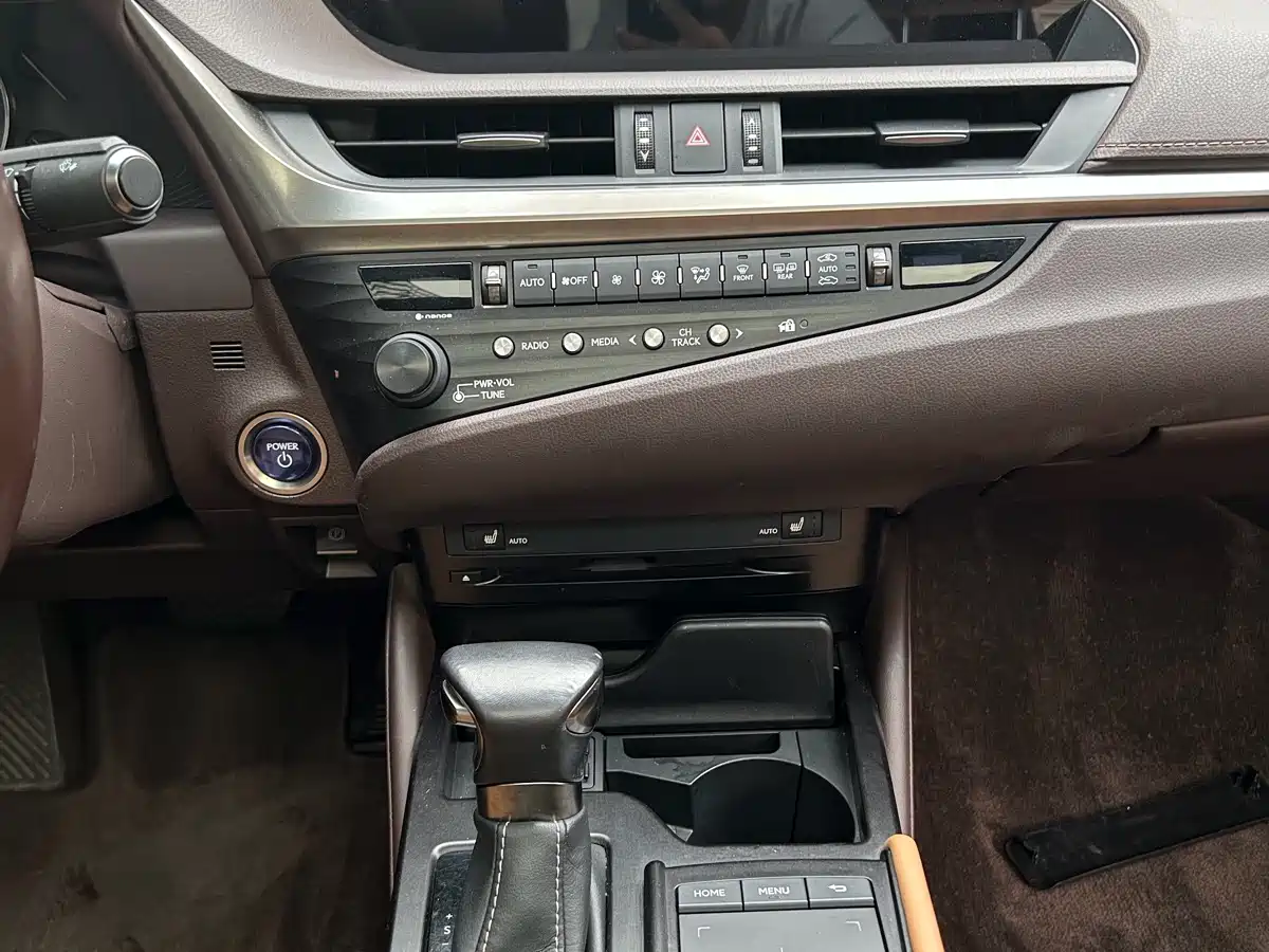 Lexus ES 2018 300h Excellence Edition China V фото 15