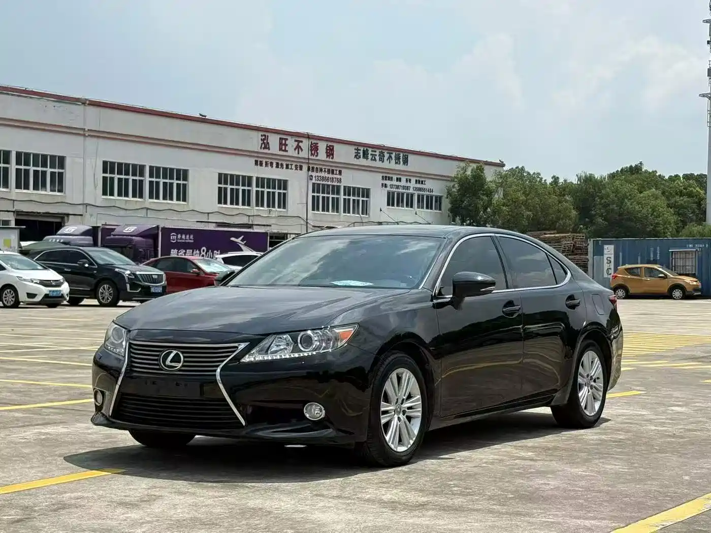 Фото 1 - Lexus ES
