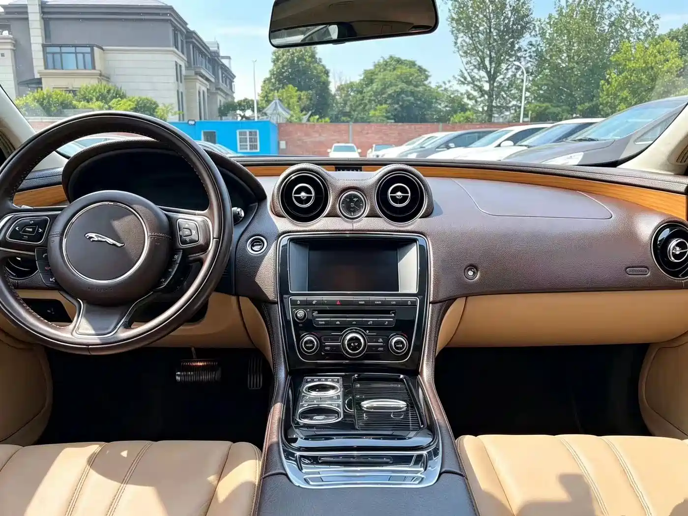 Jaguar XJ 2013 XJL 2.0T Panorama Business Edition фото 11