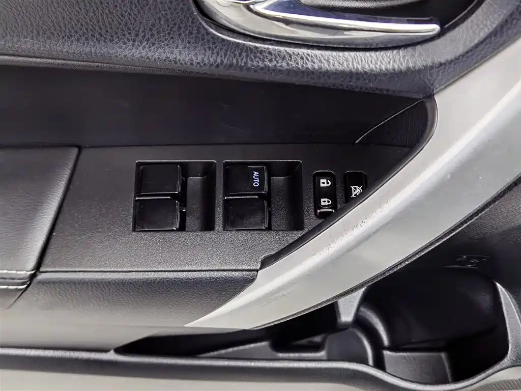 Toyota Corolla 2017 Facelift Hybrid 1.8L E-CVT Elite Edition фото 9