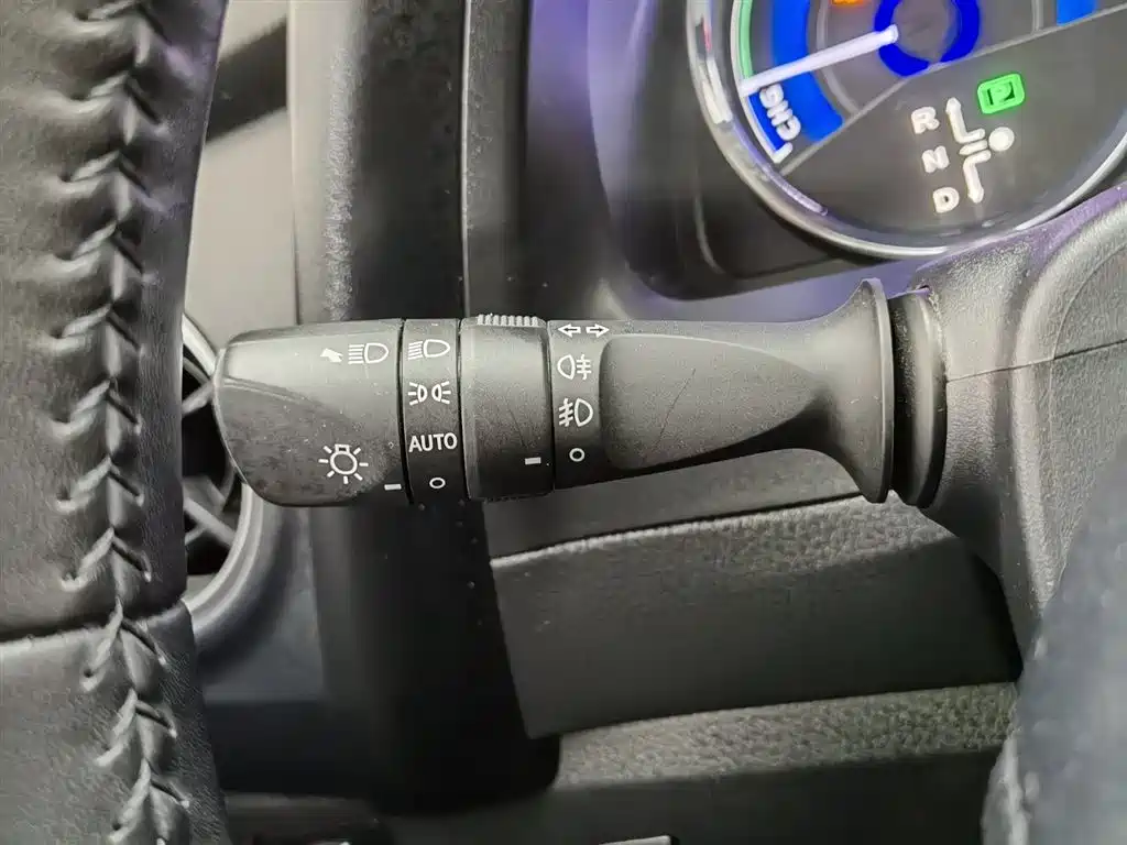 Toyota Corolla 2017 Facelift Hybrid 1.8L E-CVT Elite Edition фото 21