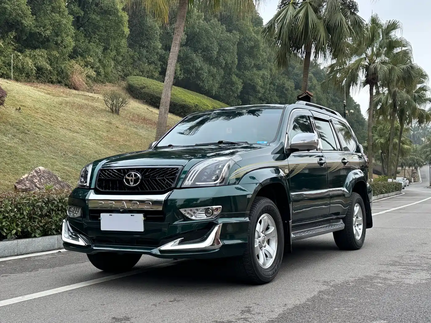 Toyota Prado 2005 Model 4.0L Automatic GX Luxury DVD Edition