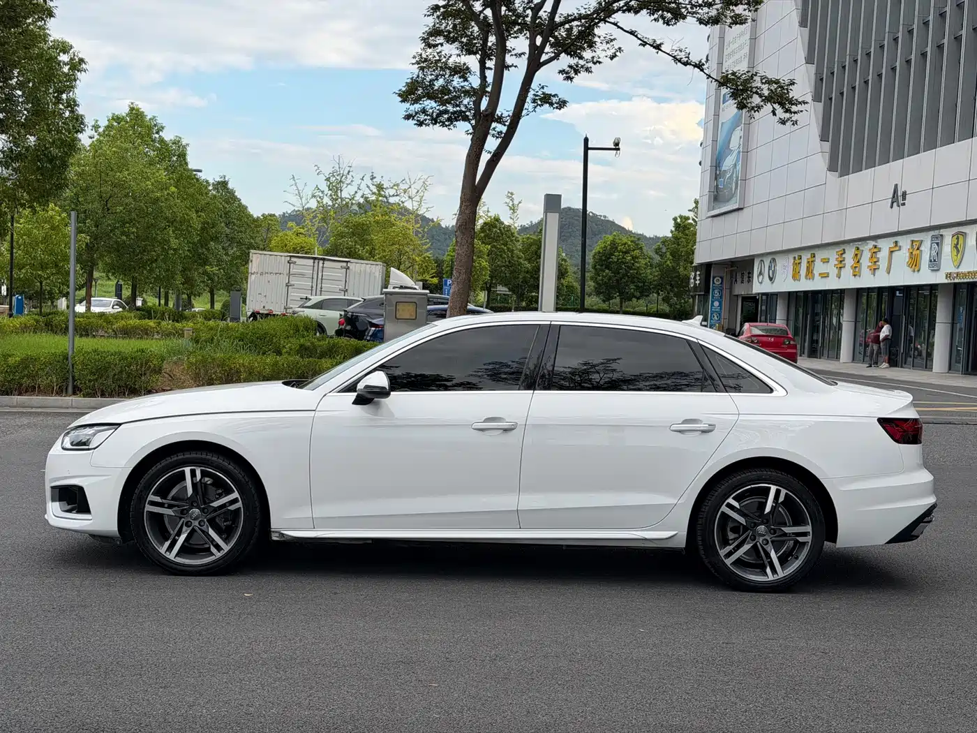 Photo 4 - Audi A4L