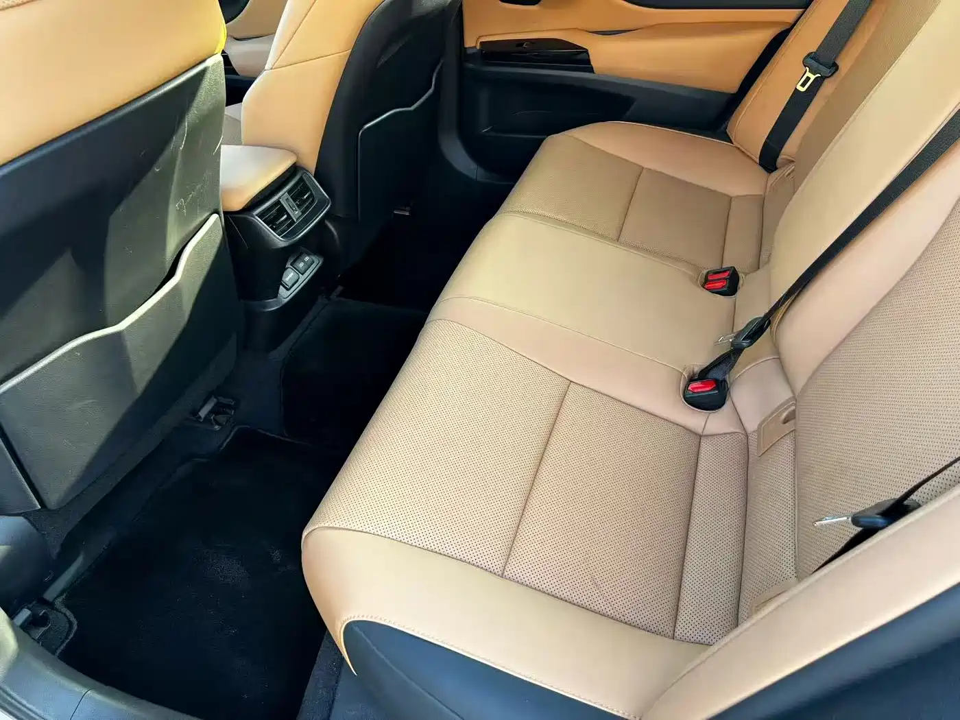 Фото 4 - Lexus ES