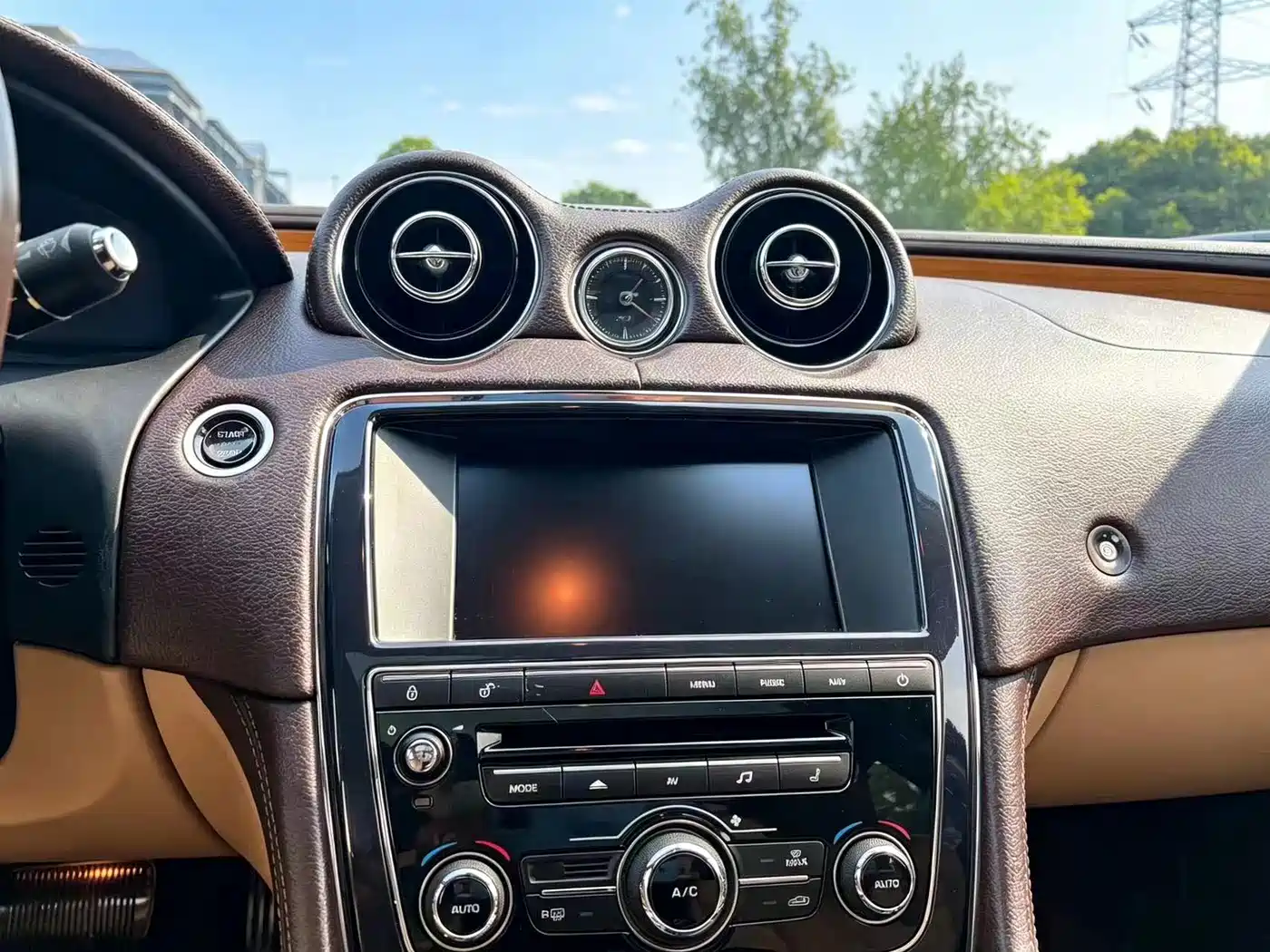 Jaguar XJ 2013 XJL 2.0T Panorama Business Edition фото 13