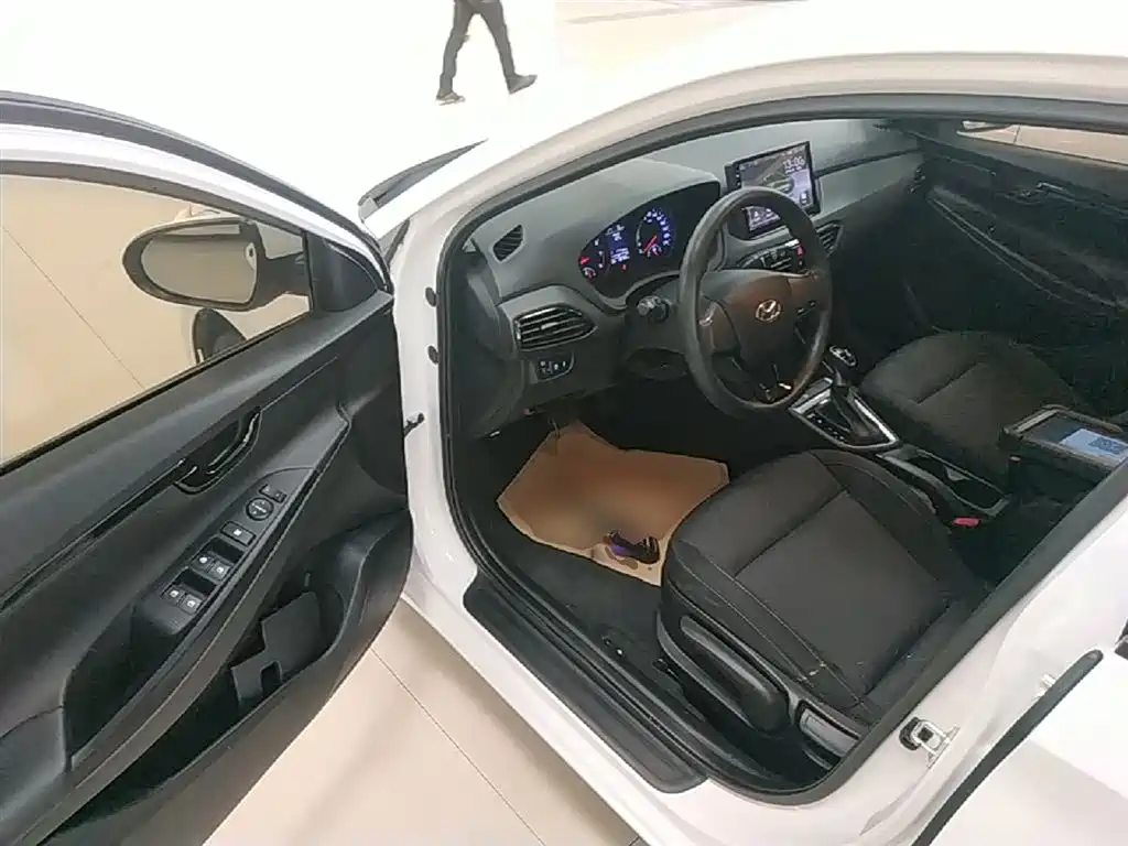Hyundai Elantra 2018 1.6L Automatic Pleasing Edition GL China VI фото 16
