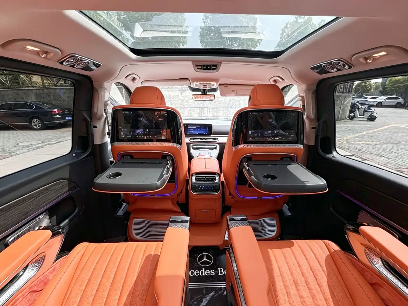 Mercedes-Benz V-Class 2024 V 300 L Long Wheelbase Luxury Edition фото 11