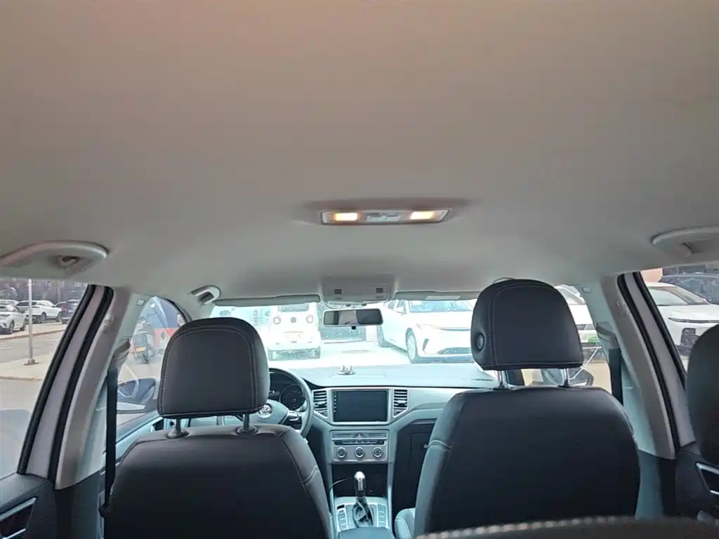 Volkswagen Golf Sportsvan 2018 1.6L Automatic Comfort фото 18