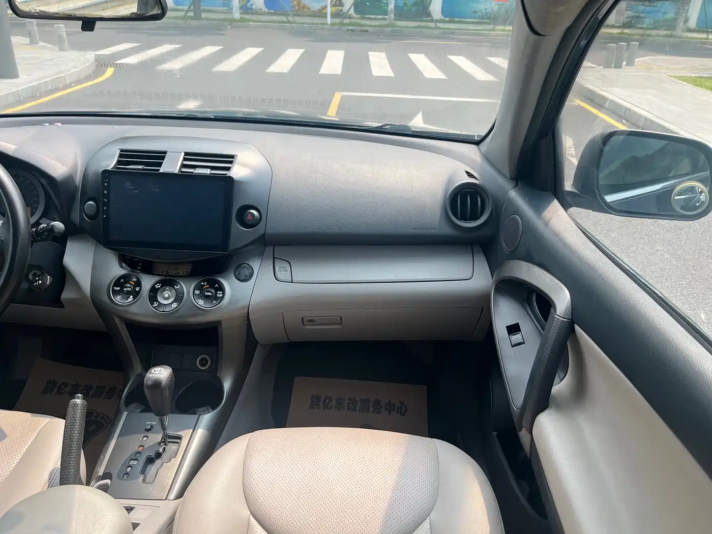 Toyota RAV4 Rongfang 2011 2.0L Automatic Classic Edition фото 9
