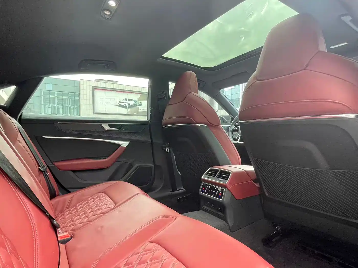 Фото 5 - Audi A7L