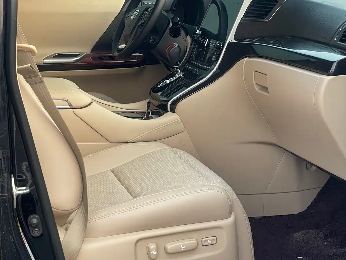 Toyota Alphard 2011 3.5L Luxury Edition фото 4