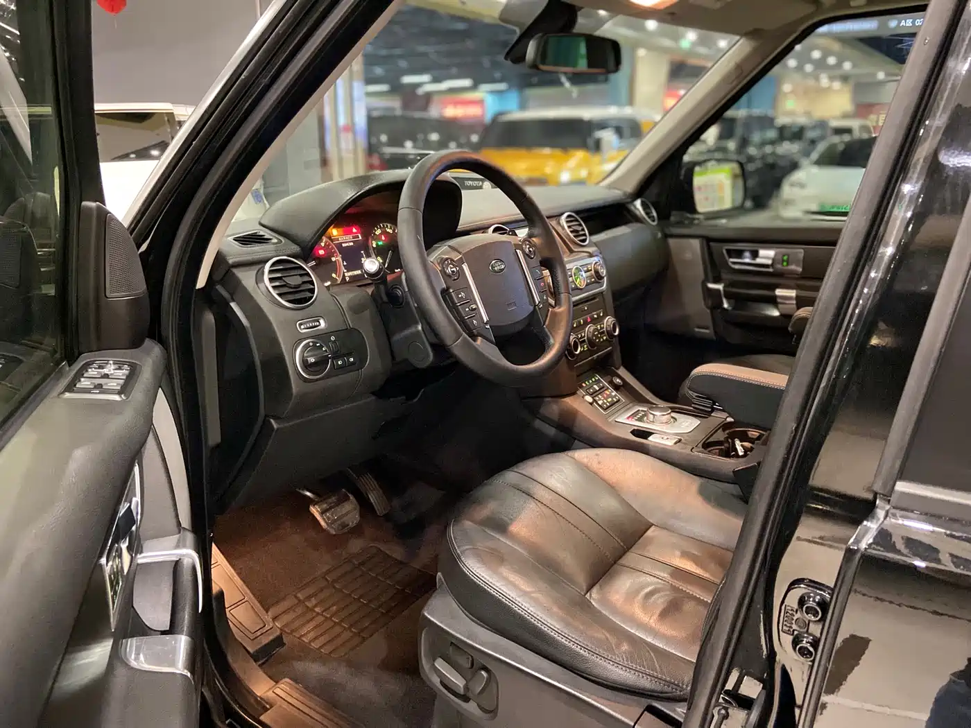 Land Rover Discovery 2013 3.0 SDV6 HSE Diesel фото 4