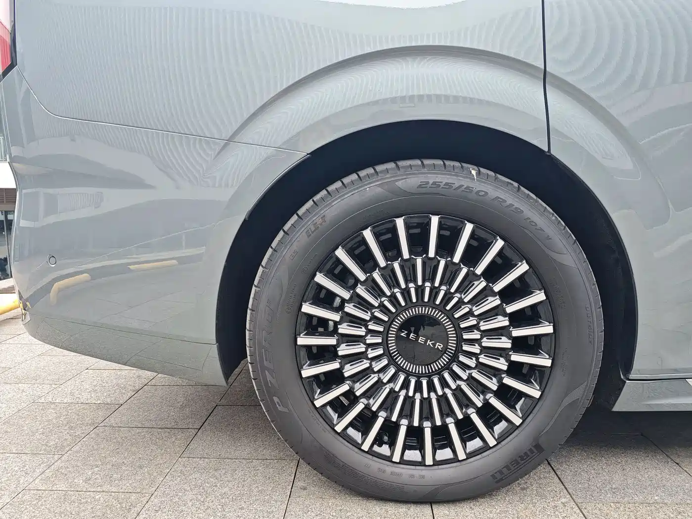 ZEEKR 009 2025 2024 6-seat Executive AWD 108kWh