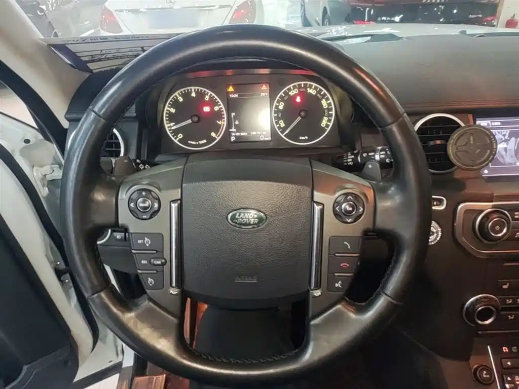 Land Rover Discovery 2015 3.0 SC V6 SE фото 11