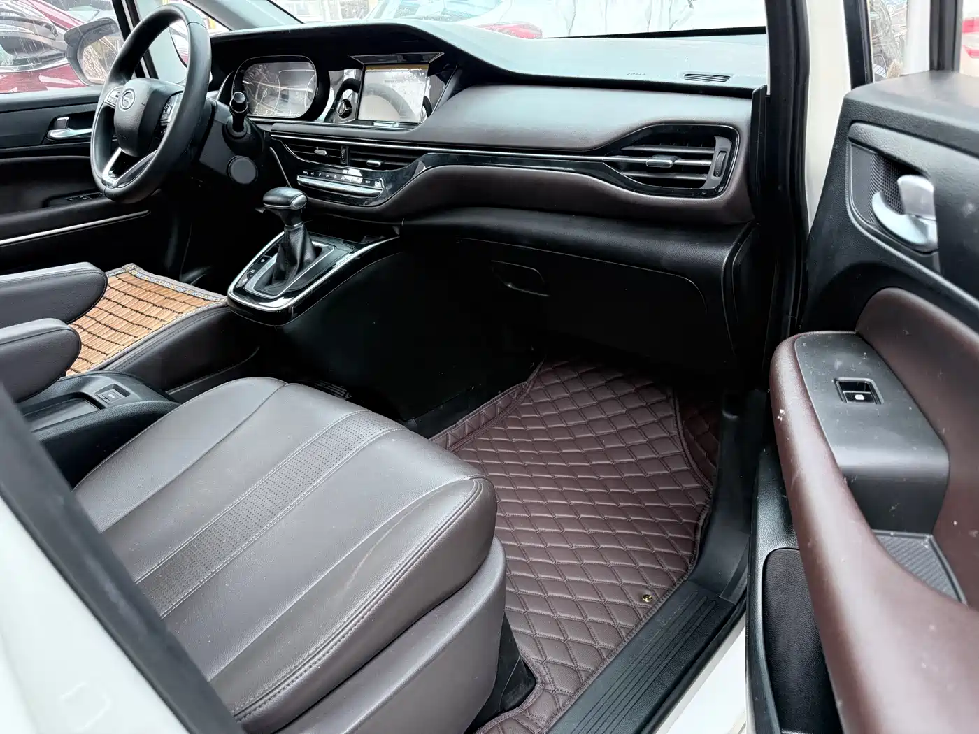 GAC Trumpchi Trumpchi M6 2019 270T Automatic Luxury (7-seater) China V фото 19