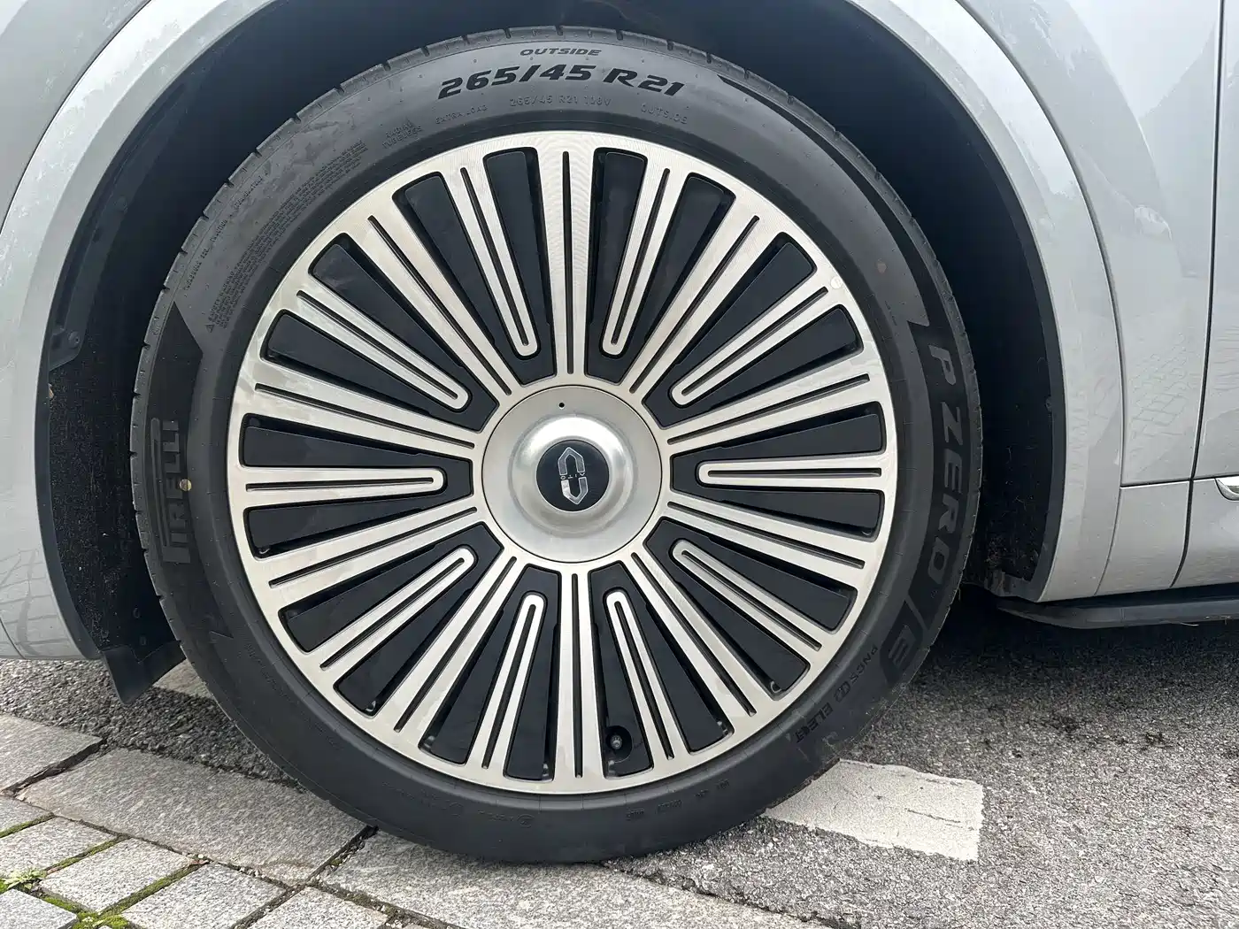 AITO Wenjie AITO M8 2025 Extended Range Ultra 53.4kWh 6-Seater фото 4