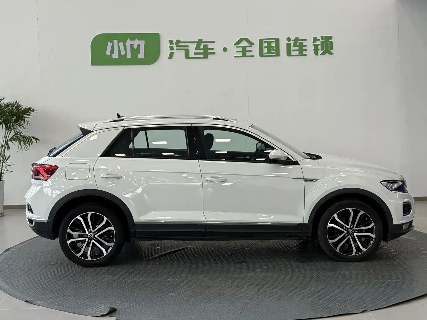 Volkswagen T-ROC 2021 Facelift 280TSI DSG 4WD Luxury Smart Connect Edition фото 6