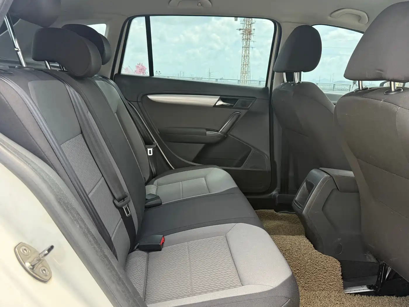 Volkswagen Lavida Tour 2013 1.6L Automatic Trend Style фото 8