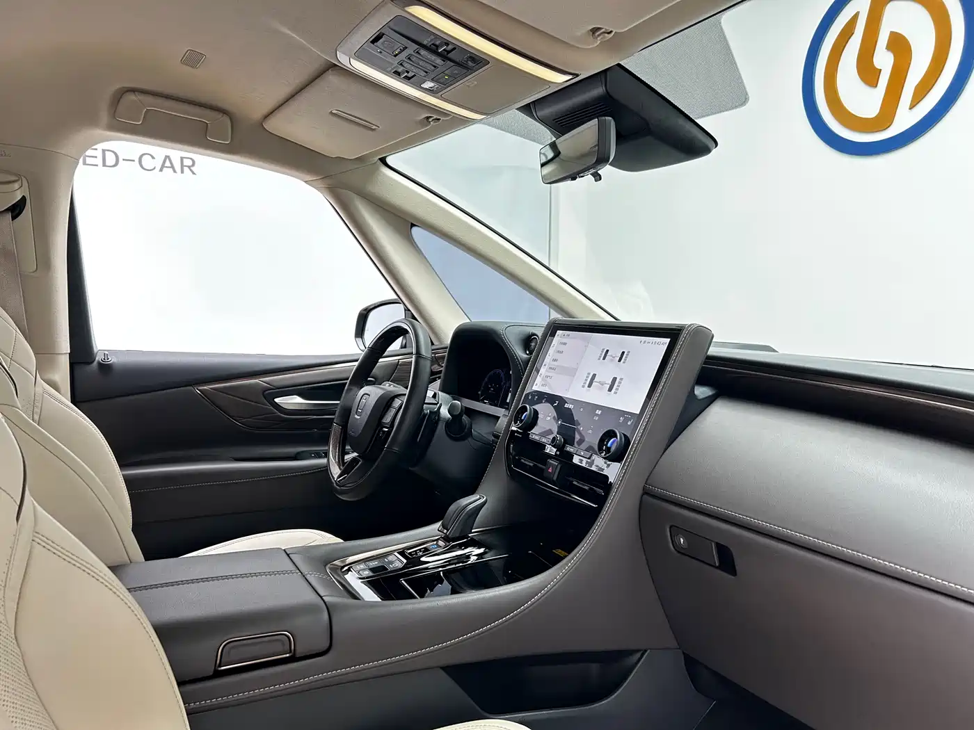 Toyota Vellfire 2024 Crown Hybrid 2.5L Executive Premium Edition фото 24